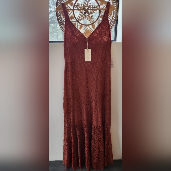 Elegant Lacy Maxi - Picture 5 of 8